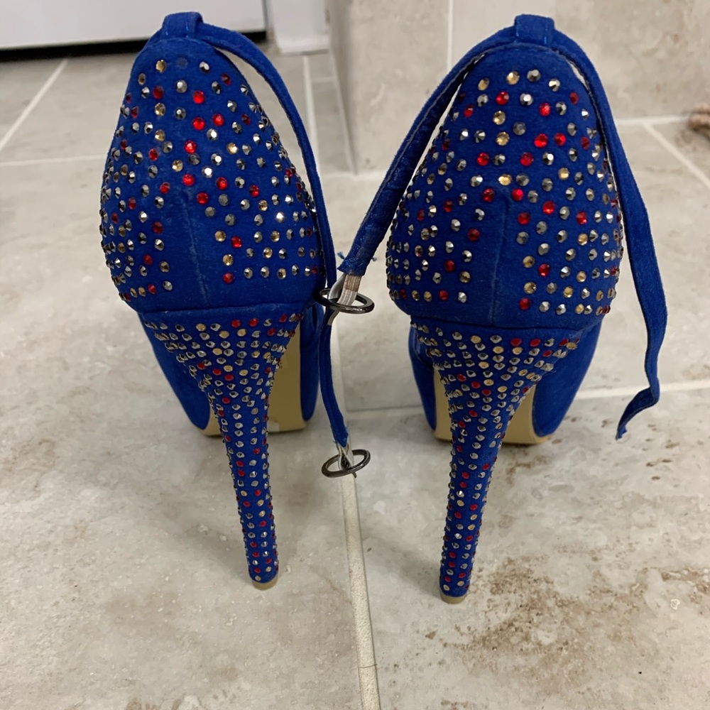 Blue platforms!